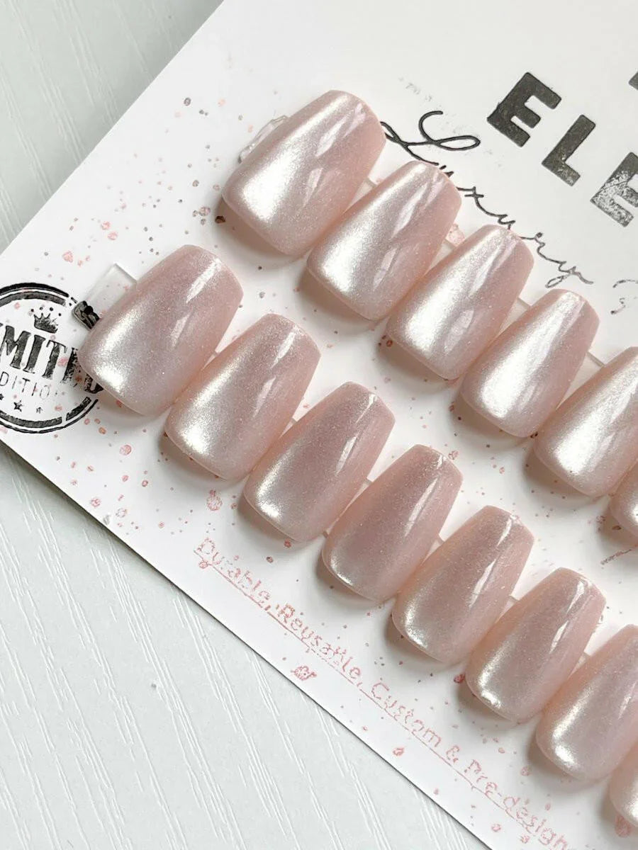 Soft Glow Elegance | Ready to Ship Press-on Nail set |32 piece - Tips of Elegance