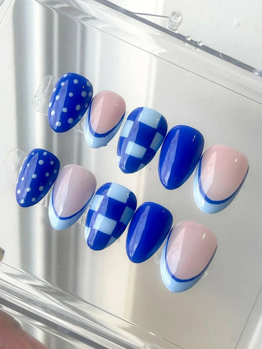 Nickie | Custom Press-on Nail set - Tips of Elegance