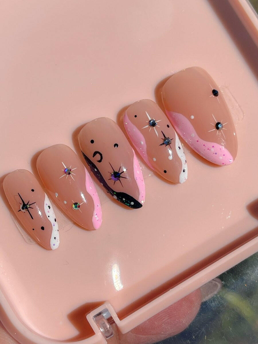 East Wind | Pre-Designed Custom Press-on Nail Set - Tips of Elegance