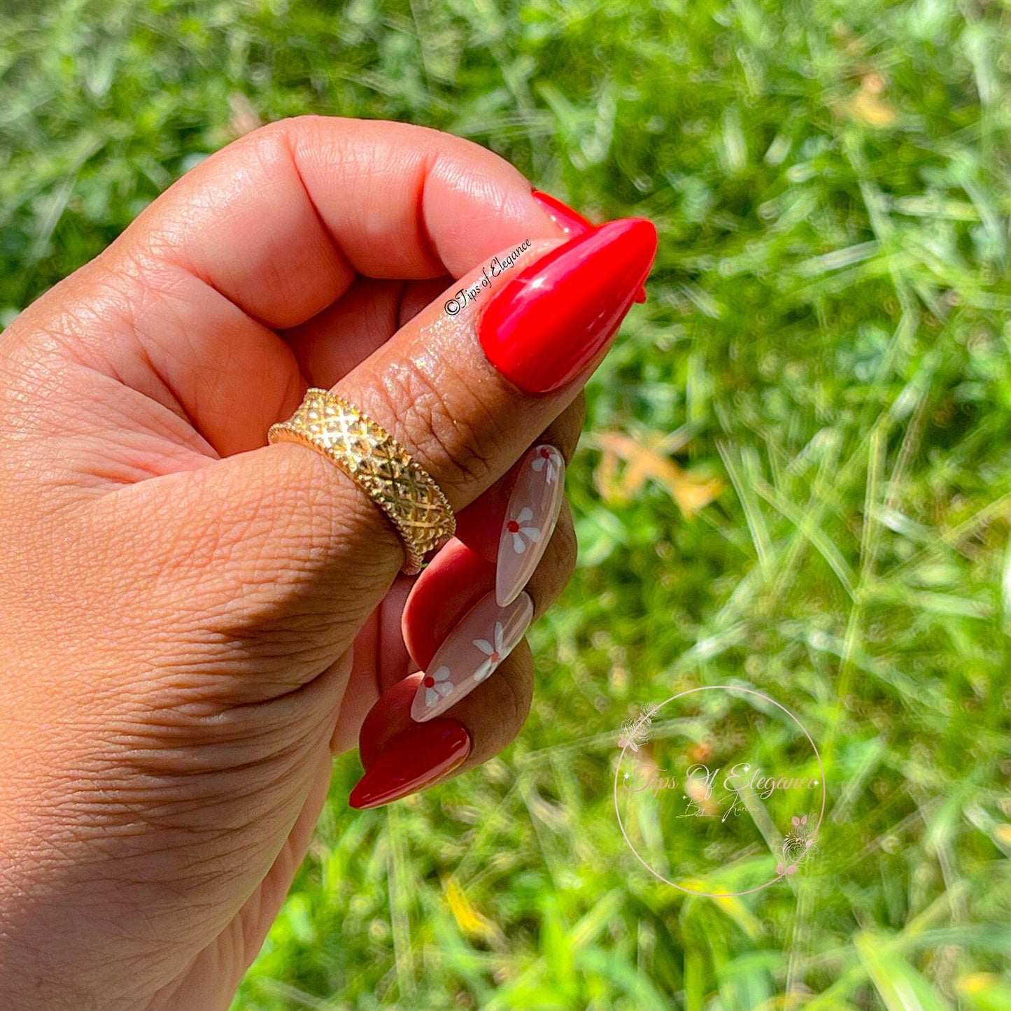 Delicate n' Bold | Handmade Press-on Nail Set - Tips of Elegance