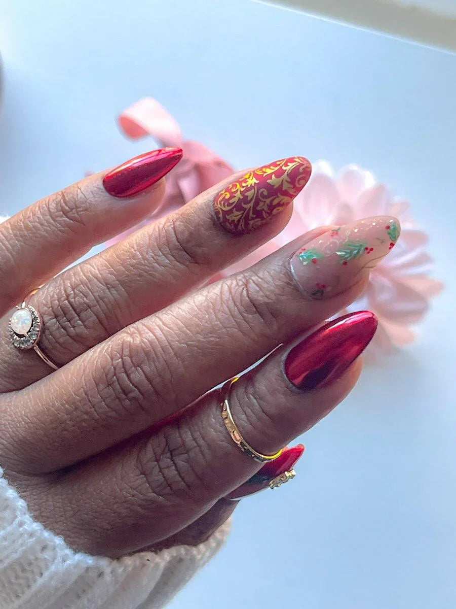 Garland | Christmas |Custom Pre-Design Press-on Nail set - Tips of Elegance