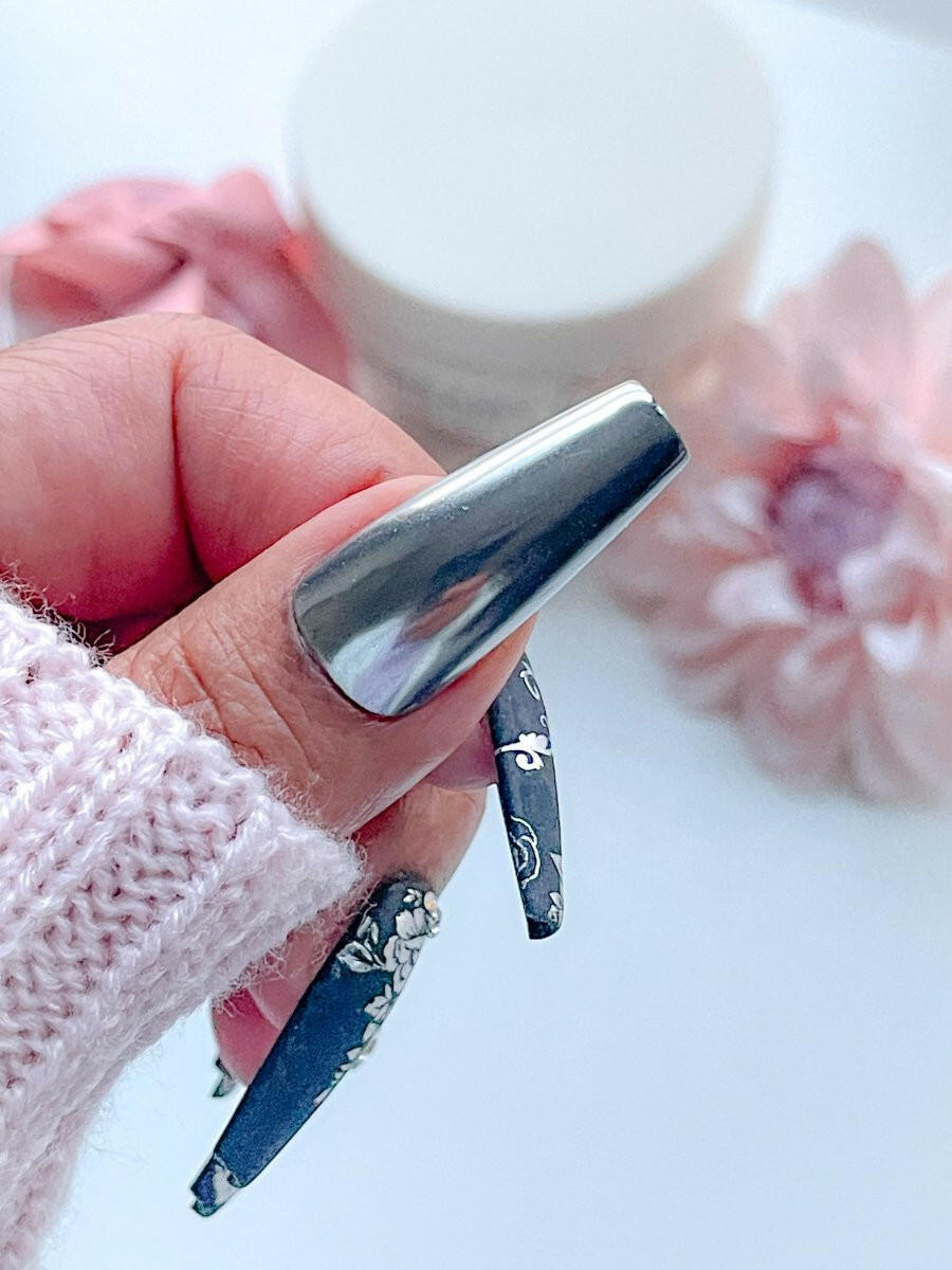 Glam New Year | Christmas | Pre-Design Custom Nail set - Tips of Elegance