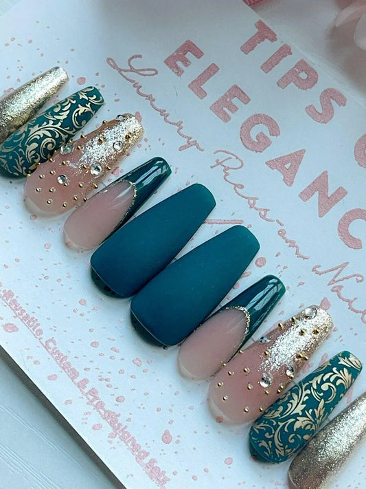 Evergreen Slay | Christmas | Custom Pre-Design Press-on Nail set - Tips of Elegance