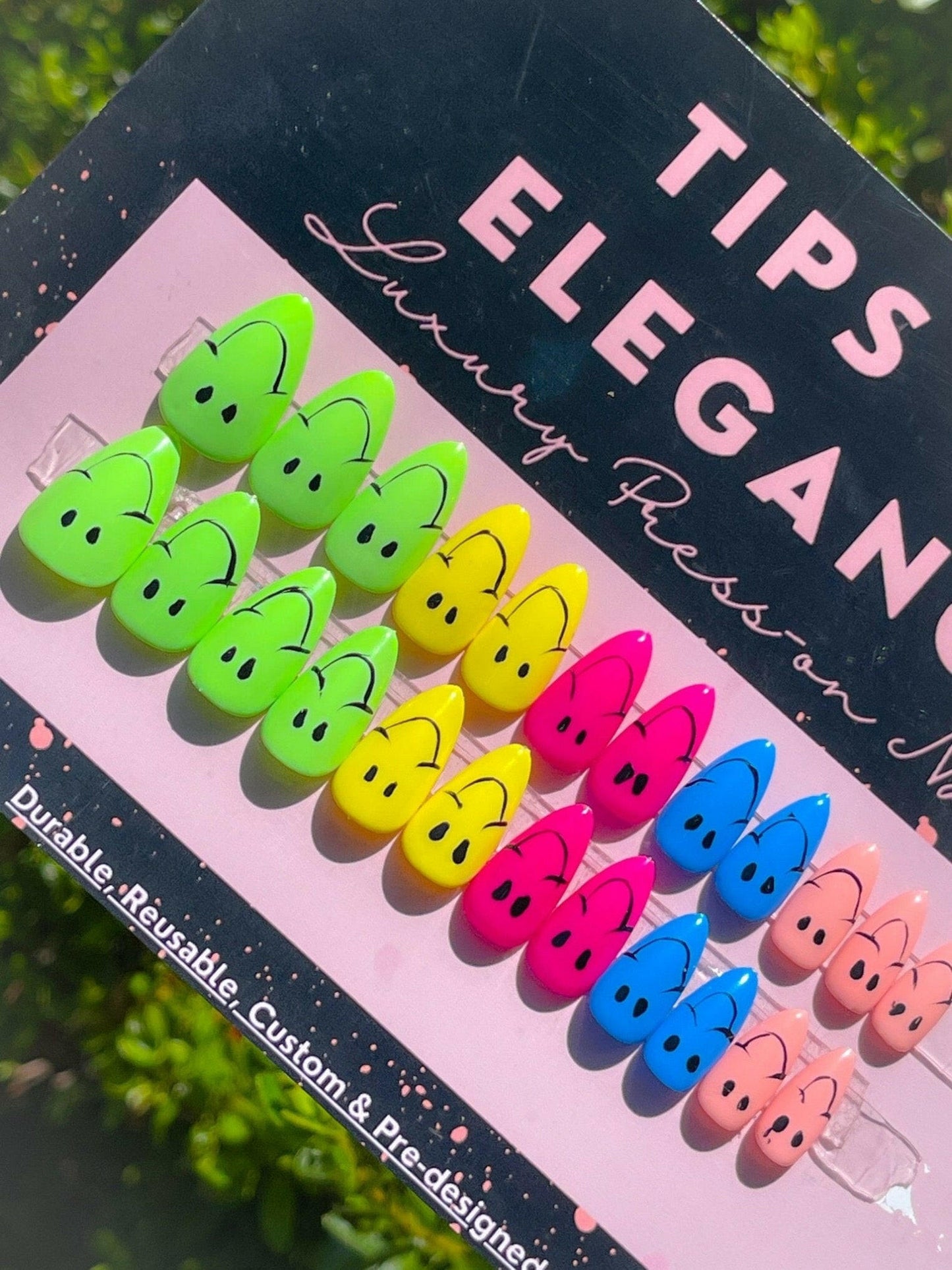 Smiley | Ready to Ship Press-on Nails | 24 piece set - Tips of Elegance