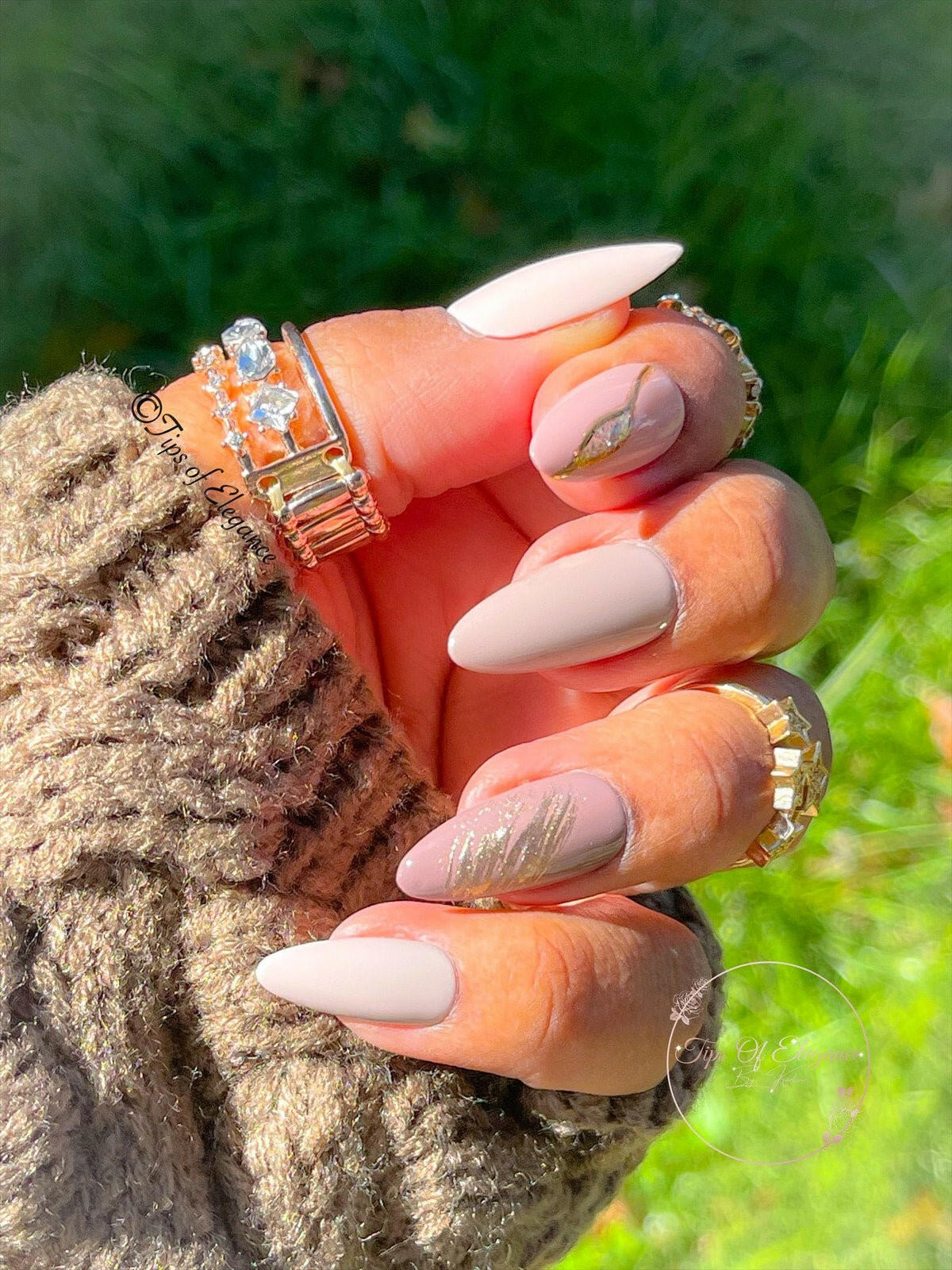 Elegance & Charm | Handmade Press-on Nail Set - Tips of Elegance