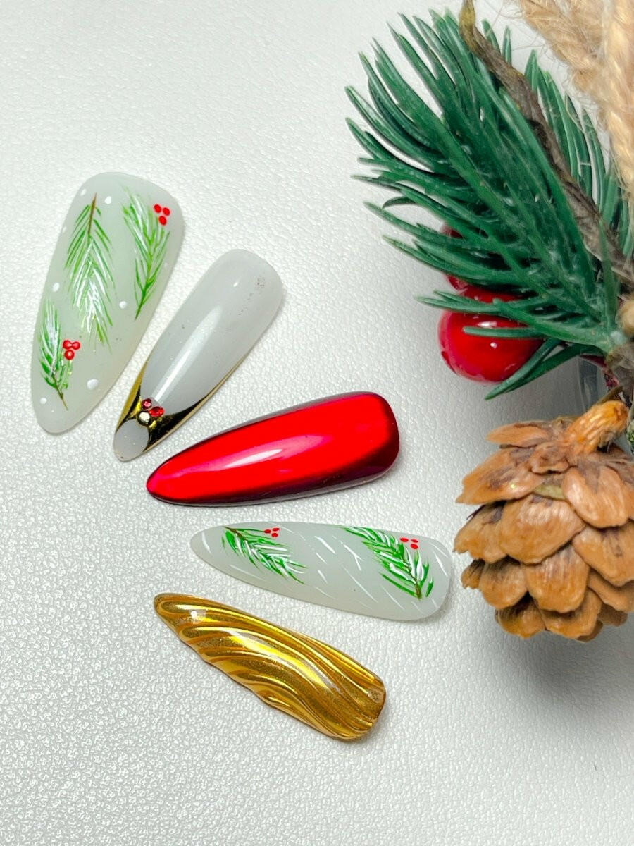 Mistletoe | Pre-Design Custom Press-on Nail set - Tips of Elegance