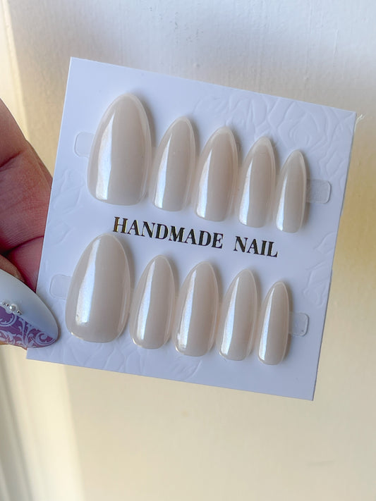 Ivory Veil | M MED ALMOND | Ready to Wear Luxury Press on Nails