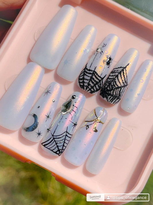 Custom Press-on Nail Design - Tips of Elegance