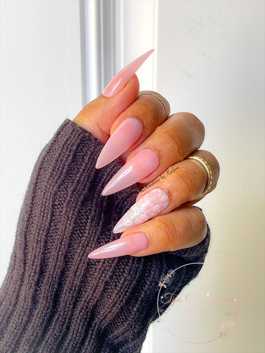 Luxury reusable press-on nails, handcrafted in a soft feminine style. Designed for beauty as ritual.